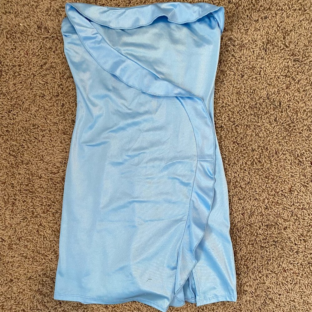 Lucy in the Sky Annabel Strapless Satin Dress in Blue